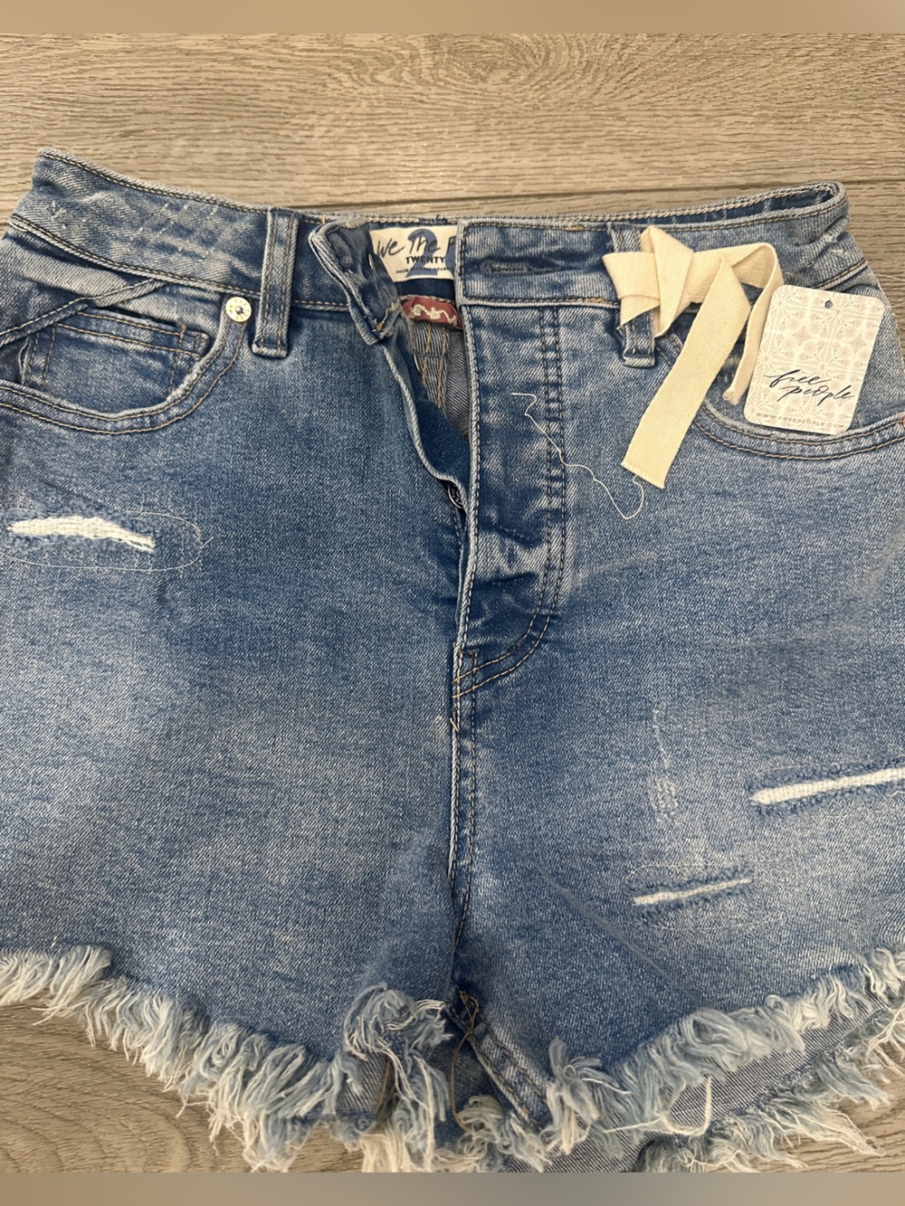 We The Free Light Curvy Shorts—Size 25